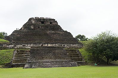 Xunantunich05